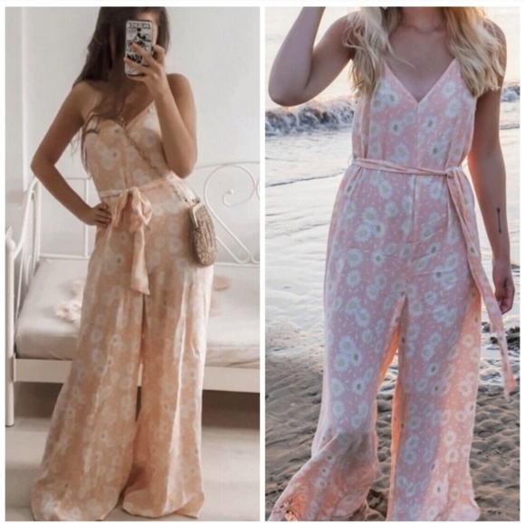 Zara Pants - Zara daisy print wide leg belted jumpsuit size M